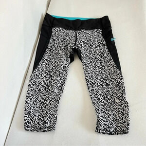 Lululemon Run Top Speed Crop Size 8 Brushed Animal Print White Black Legging